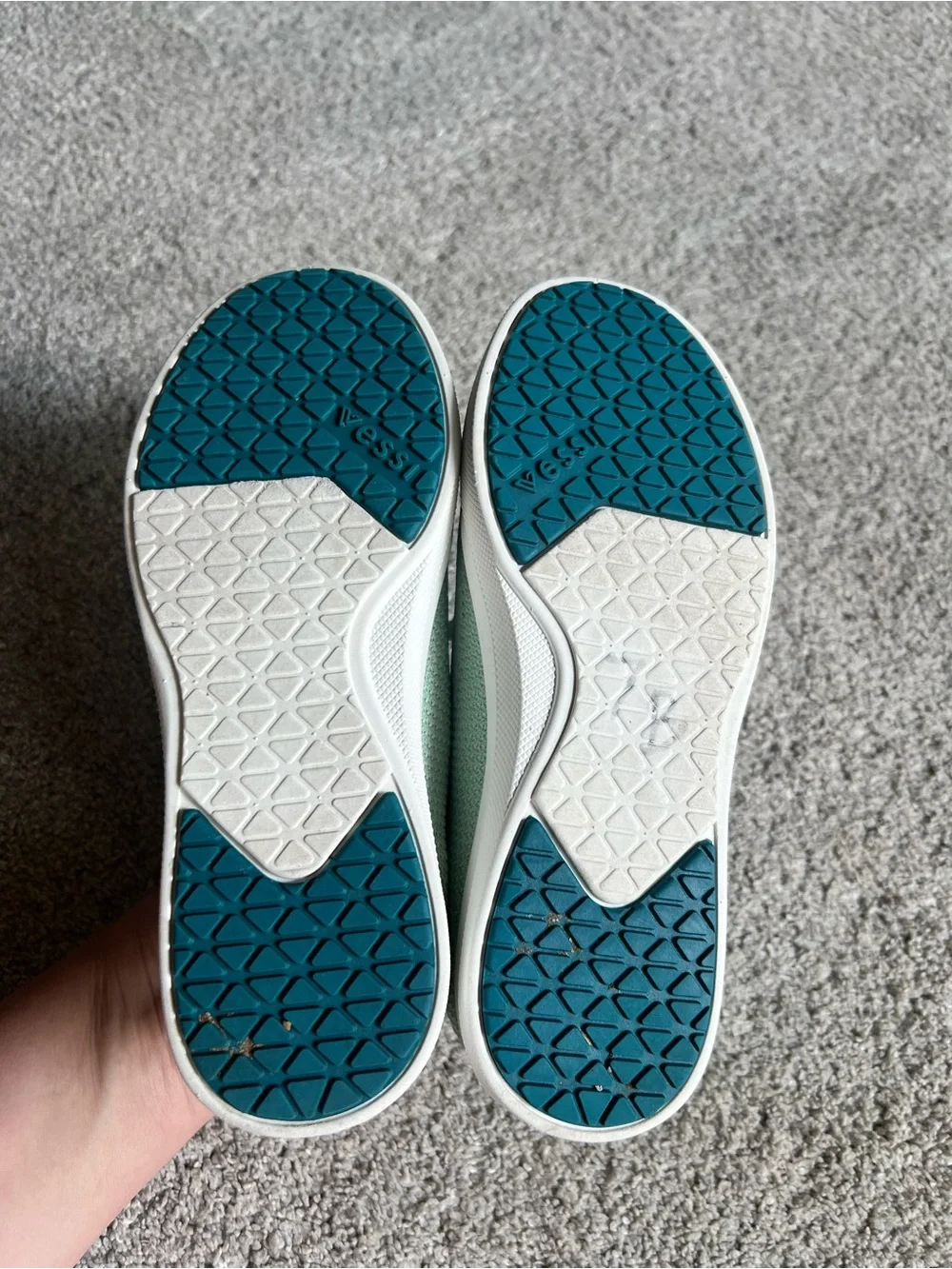 Vessi Kids Size J3 Seafoam ‘Weekend Sneaker’ Waterproof Sneakers Boy Girls